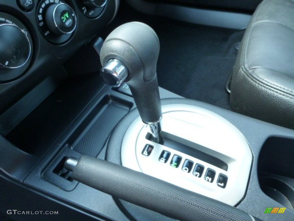 2006 Galant SE - Liquid Silver Metallic / Black photo #16