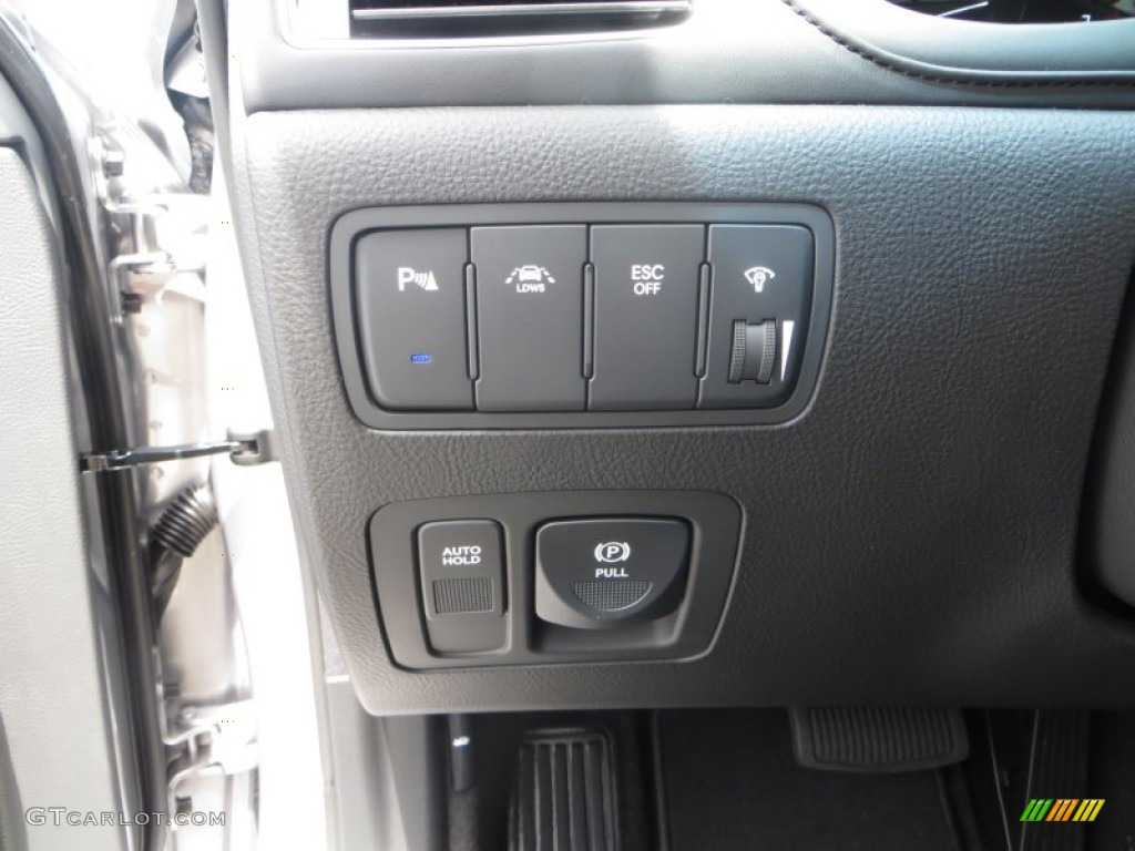 2013 Hyundai Genesis 5.0 R Spec Sedan Controls Photos