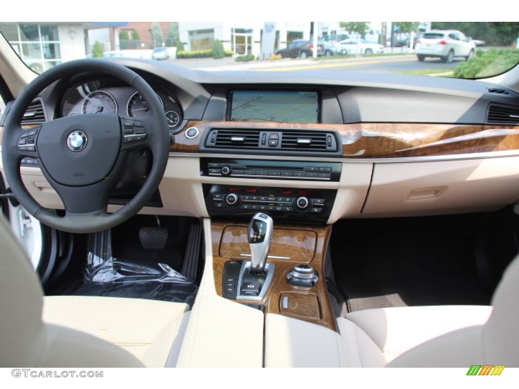 2013 BMW 5 Series 550i xDrive Sedan Oyster/Black Dashboard Photo #84850305