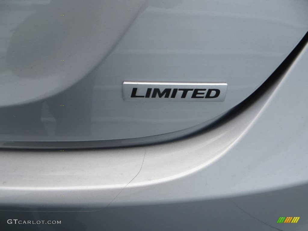 2013 Elantra Limited - Silver / Gray photo #15