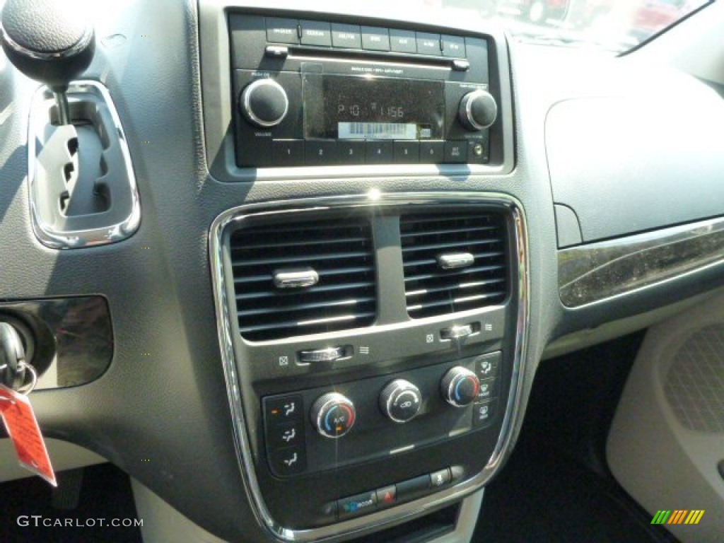 2014 Dodge Grand Caravan American Value Package Controls Photo #84857019