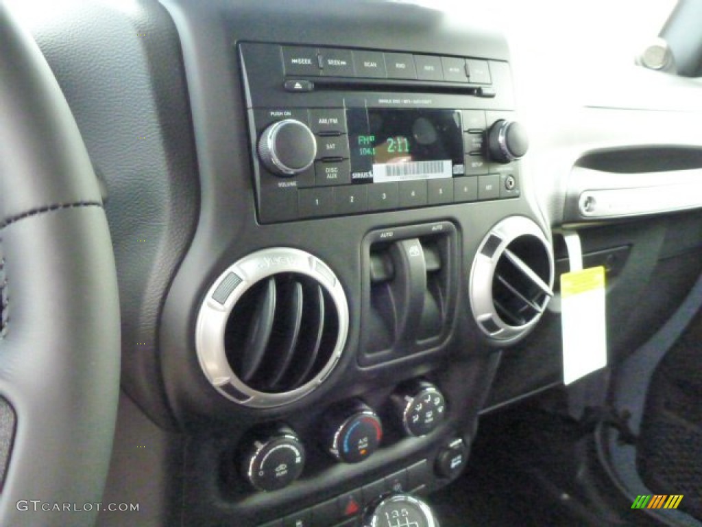 2014 Jeep Wrangler Rubicon 4x4 Controls Photo #84862871