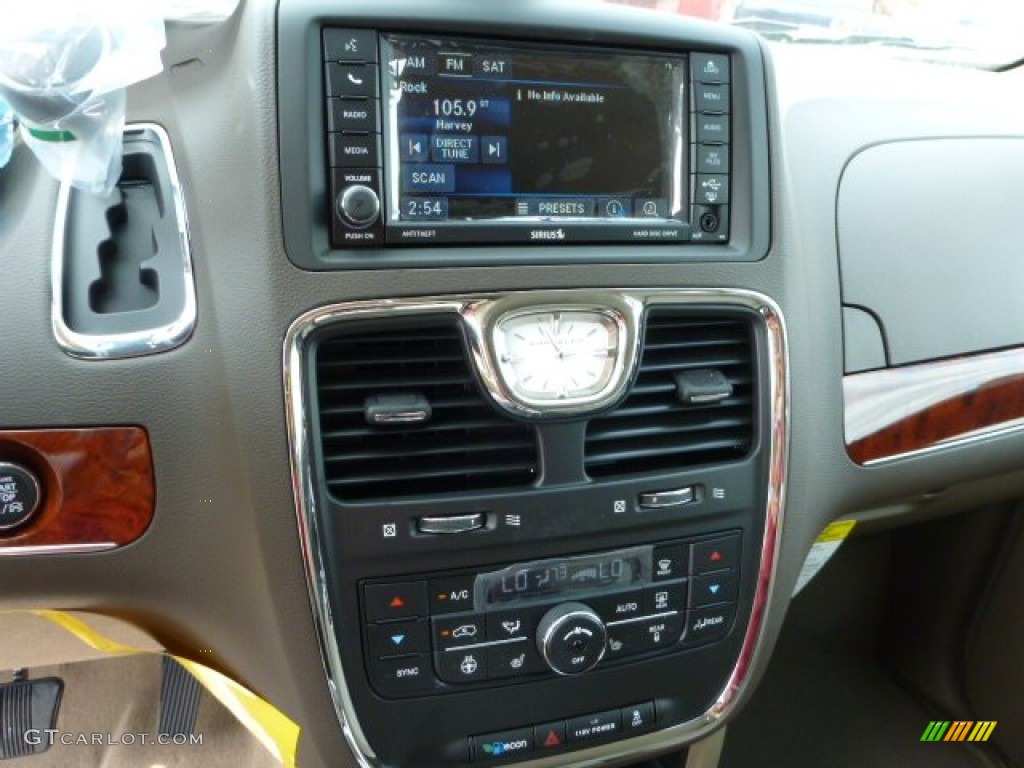 2014 Chrysler Town & Country Touring-L Controls Photo #84865160