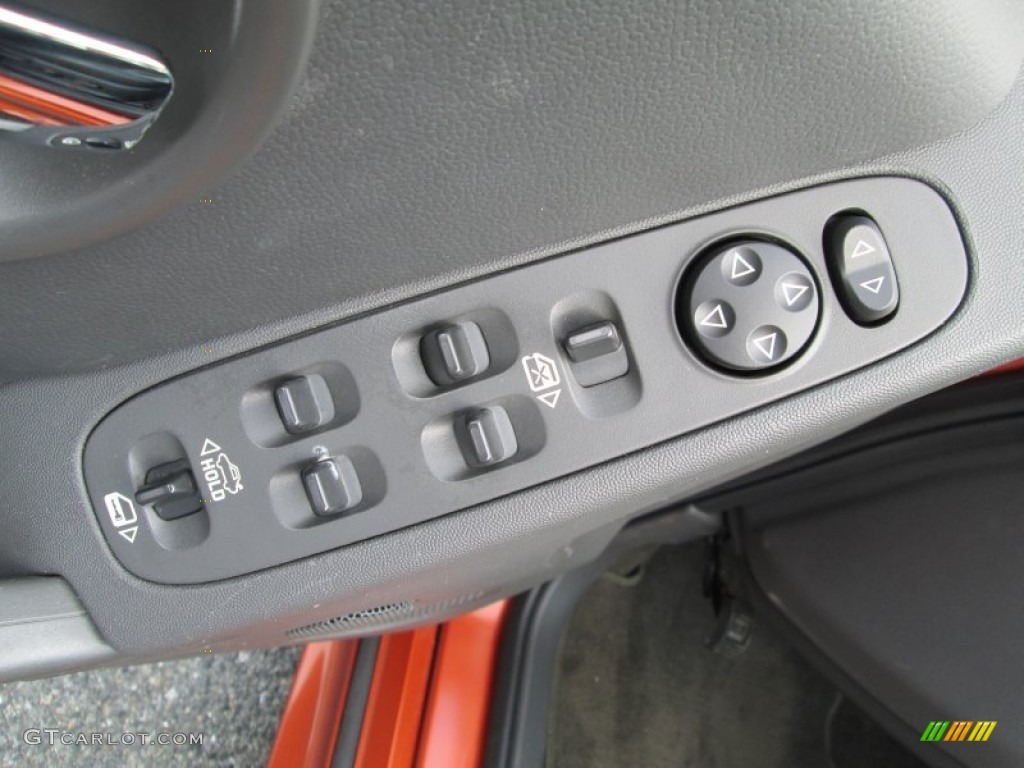 2004 Pontiac Grand Prix GT Sedan Controls Photo #84870121