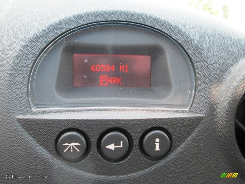 2004 Pontiac Grand Prix GT Sedan Controls Photo #84870503