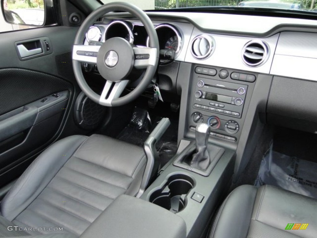 Dark Charcoal Interior 2009 Ford Mustang GT Premium Convertible Photo #84871357