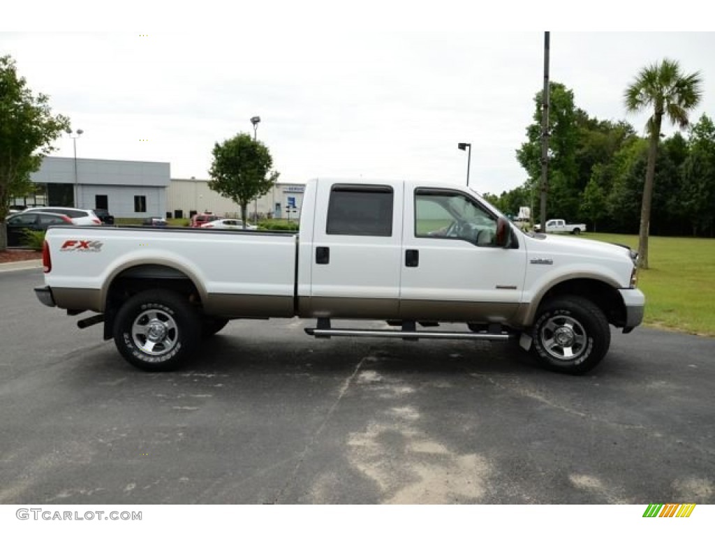 2005 F350 Super Duty Lariat Crew Cab 4x4 - Oxford White / Tan photo #4