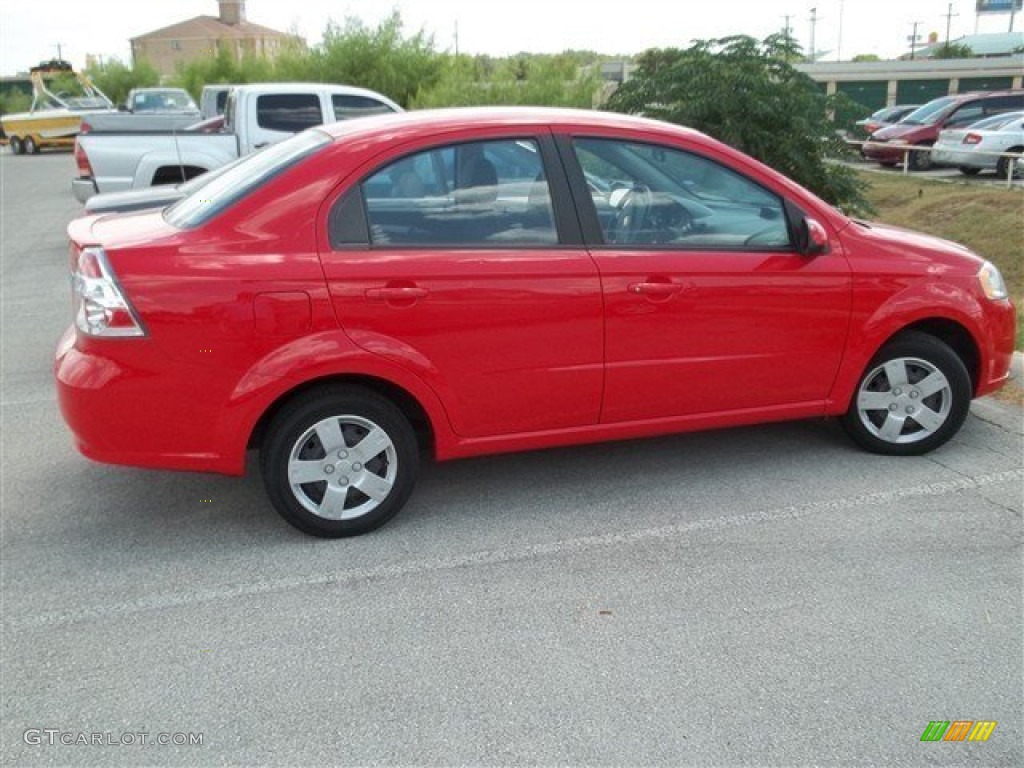 2010 Aveo LT Sedan - Victory Red / Charcoal photo #2