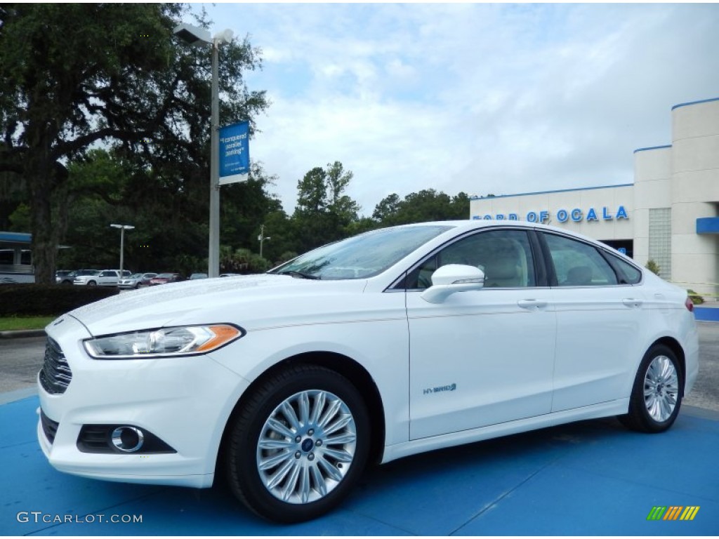 2013 Fusion Hybrid SE - White Platinum Metallic Tri-coat / Dune photo #1