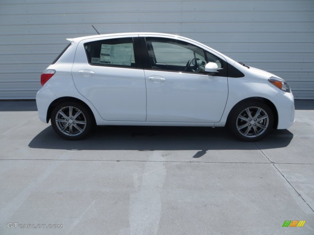 Super White 2014 Toyota Yaris SE 5 Door Exterior Photo #84890183
