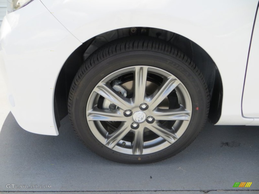2014 Toyota Yaris SE 5 Door Wheel Photo #84890345