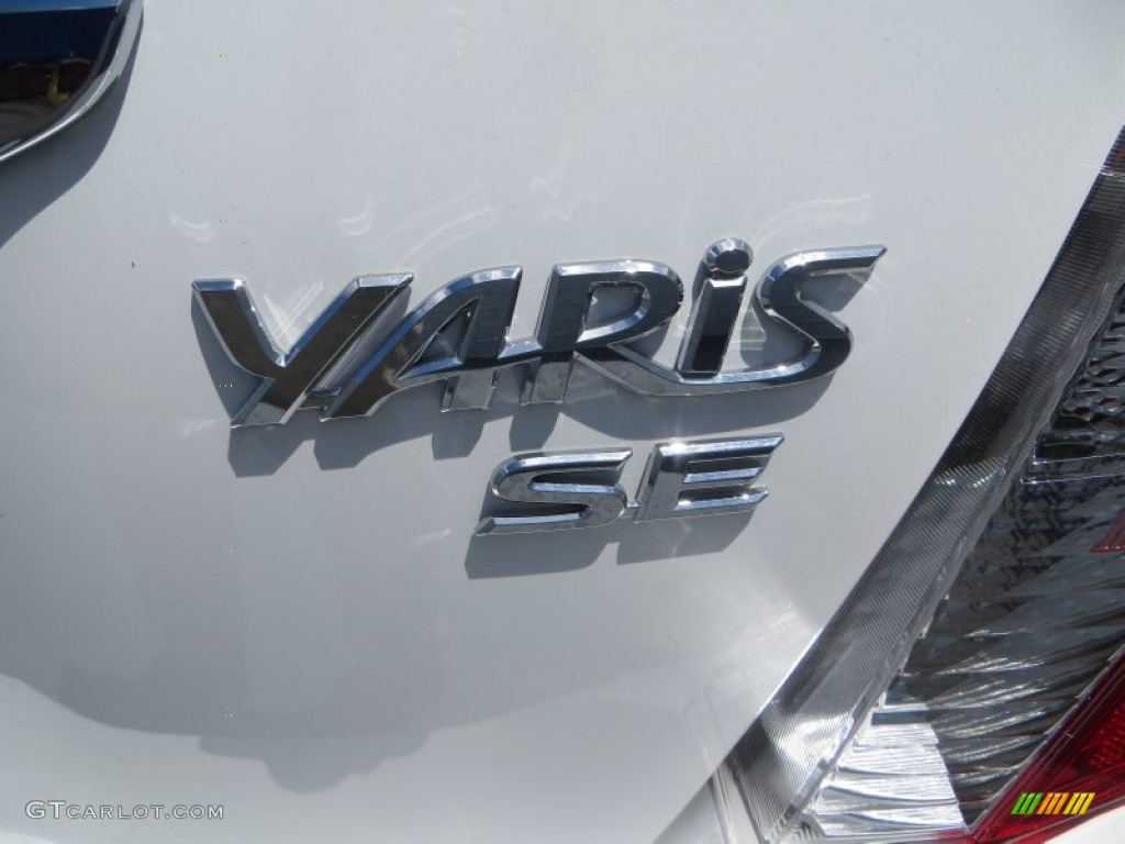 2014 Toyota Yaris SE 5 Door Marks and Logos Photo #84890409