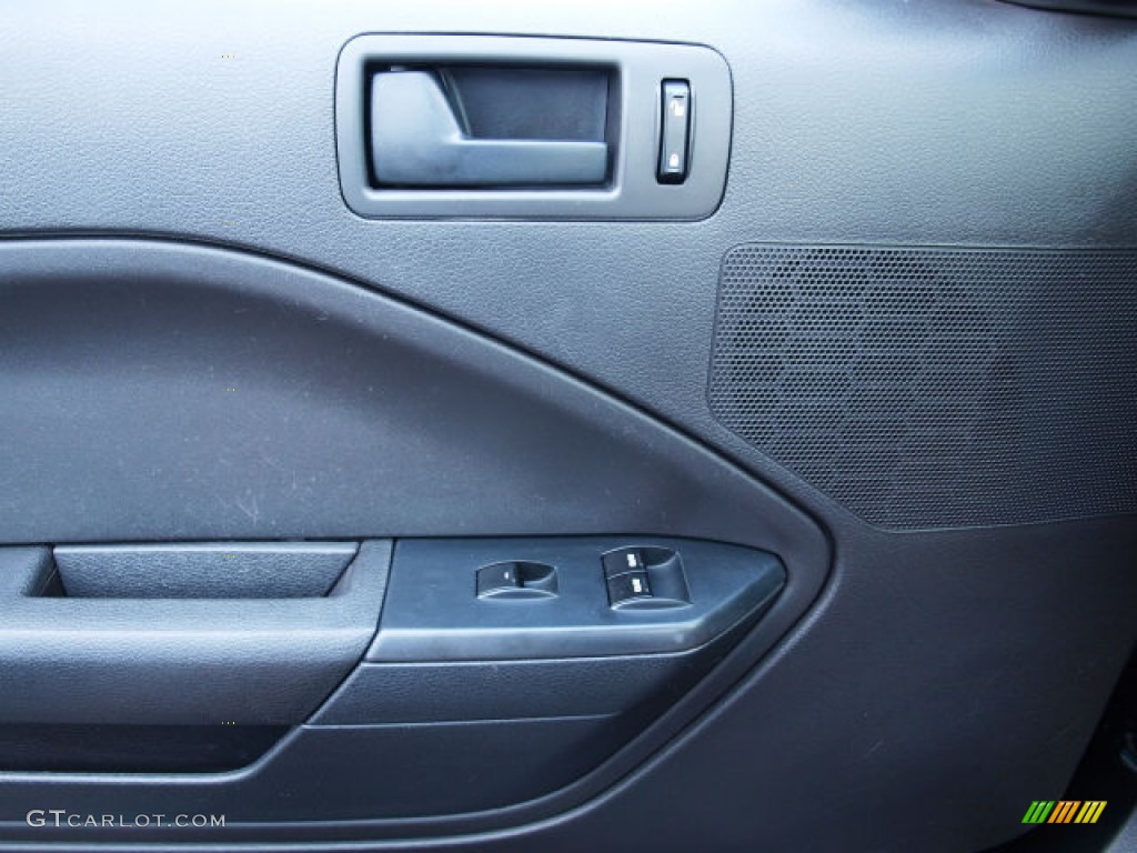 2007 Mustang V6 Deluxe Convertible - Black / Dark Charcoal photo #16