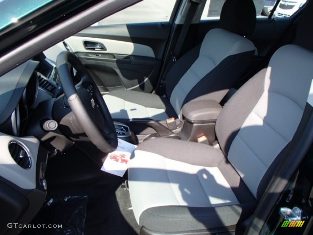 2014 Cruze LS - Rainforest Green Metallic / Jet Black/Medium Titanium photo #10