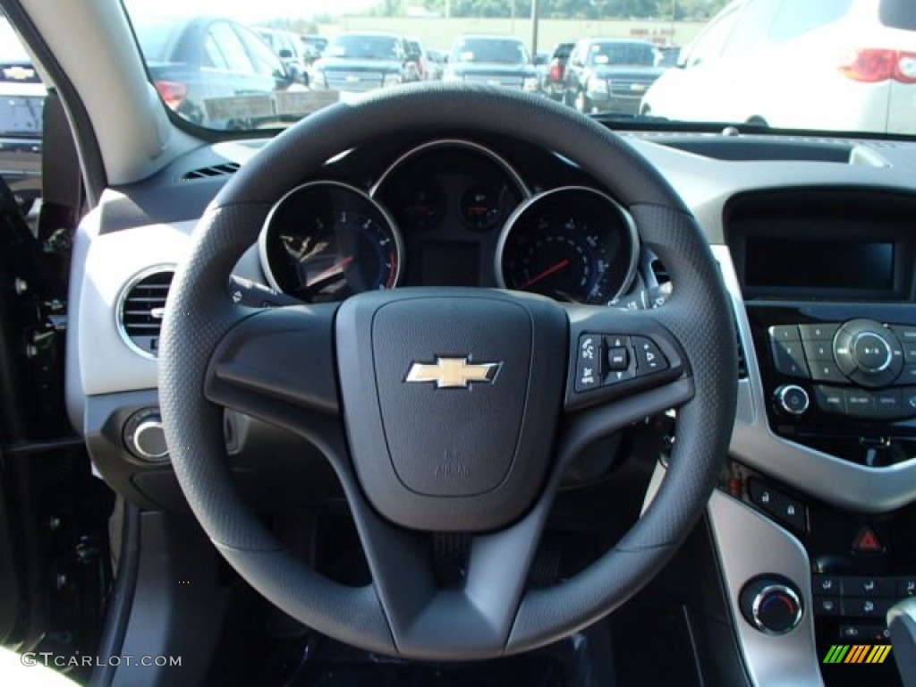 2014 Cruze LS - Rainforest Green Metallic / Jet Black/Medium Titanium photo #17