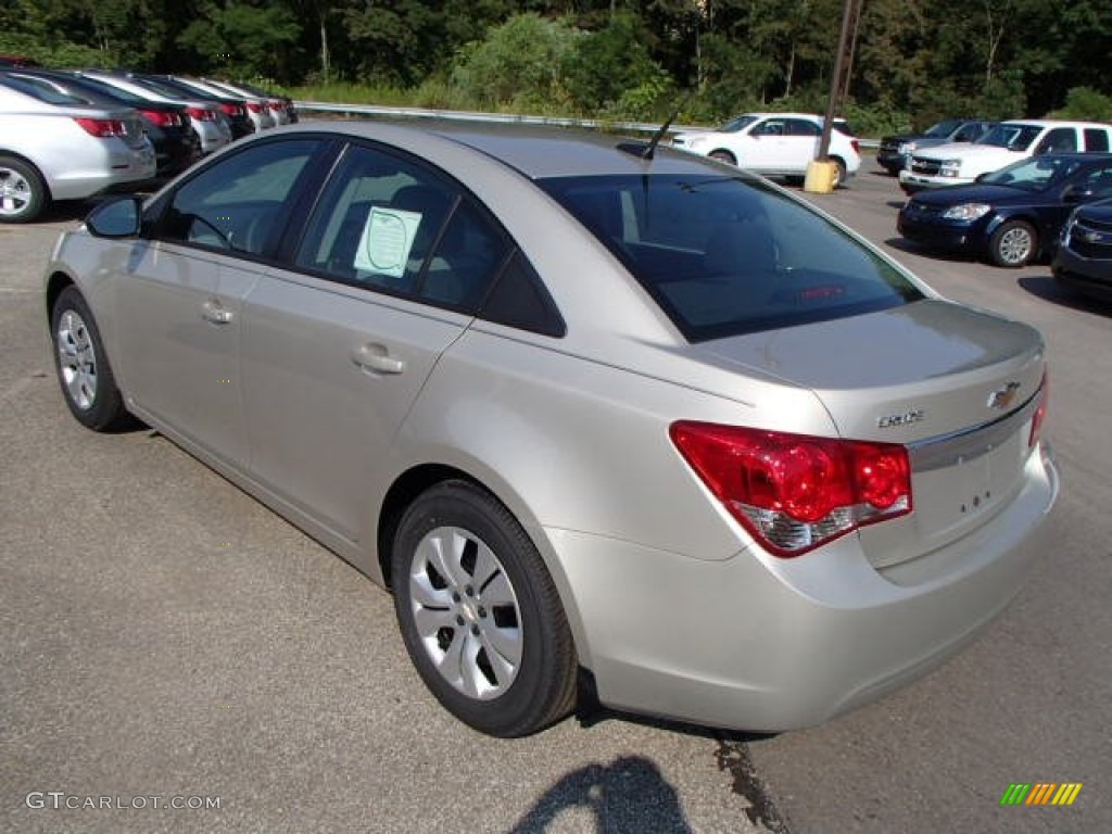 2014 Cruze LS - Champagne Silver Metallic / Jet Black/Medium Titanium photo #6