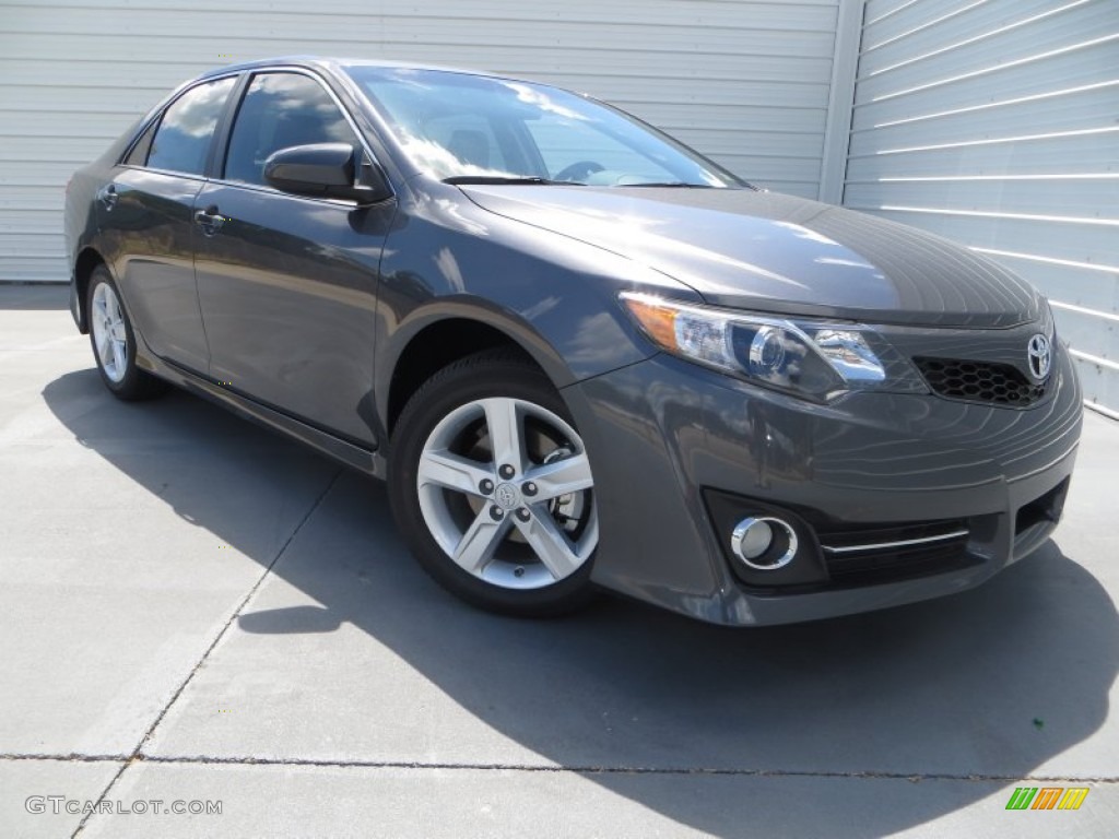 2013 Camry SE - Magnetic Gray Metallic / Black photo #2