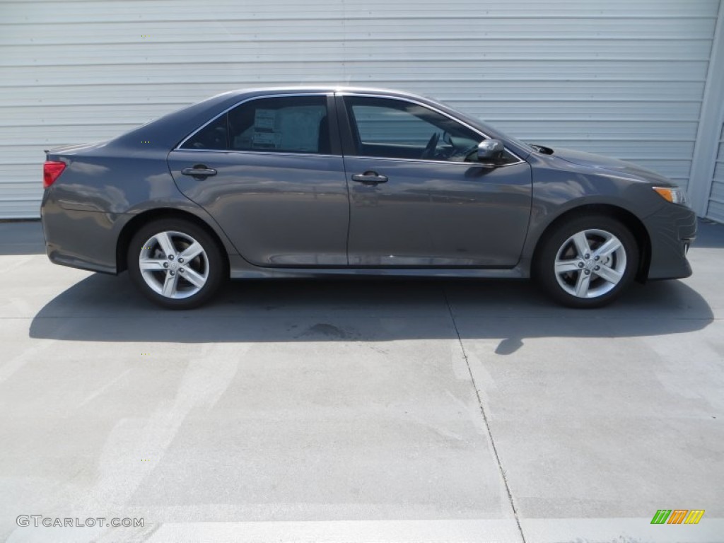 2013 Camry SE - Magnetic Gray Metallic / Black photo #3