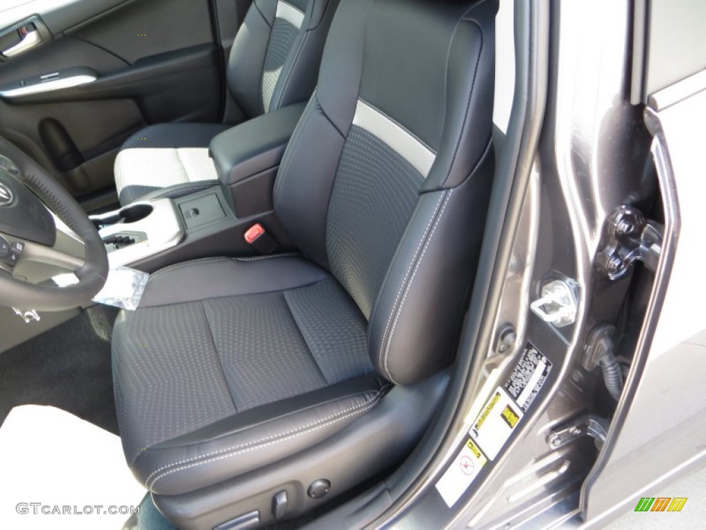 2013 Camry SE - Magnetic Gray Metallic / Black photo #25