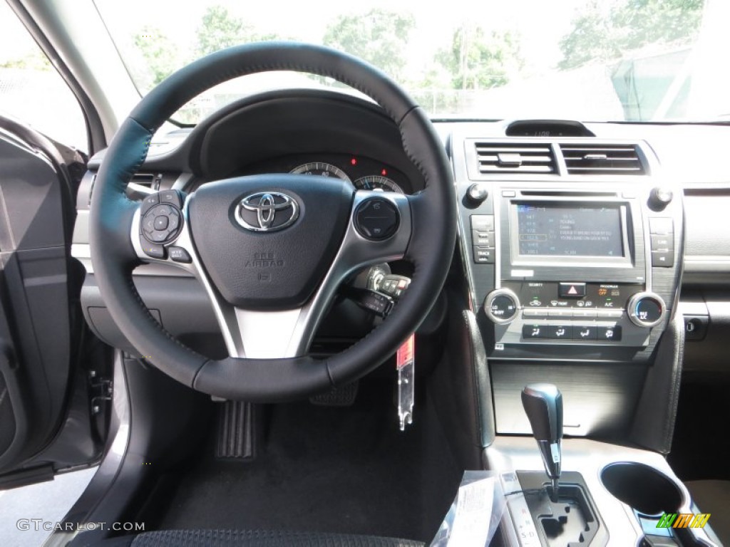 2013 Camry SE - Magnetic Gray Metallic / Black photo #27