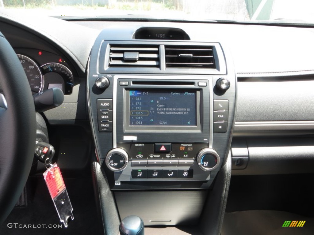 2013 Camry SE - Magnetic Gray Metallic / Black photo #28