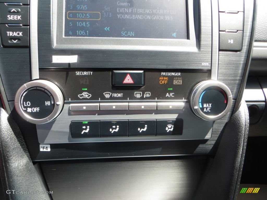 2013 Camry SE - Magnetic Gray Metallic / Black photo #31