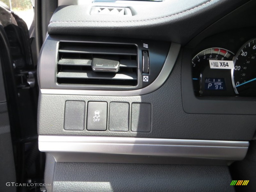 2013 Camry SE - Magnetic Gray Metallic / Black photo #35