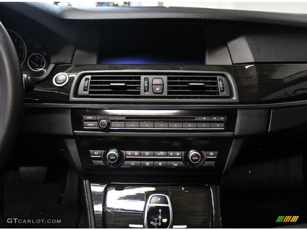 2011 BMW 5 Series 535i Sedan Controls Photo #84899120