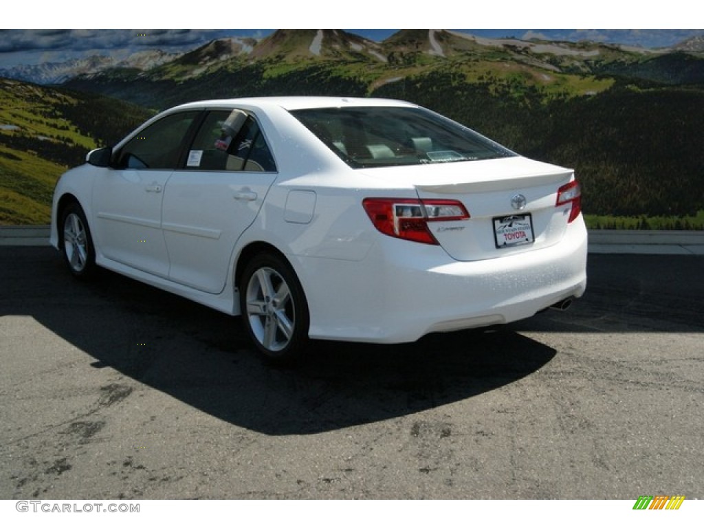 2013 Camry SE - Super White / Black/Ash photo #2