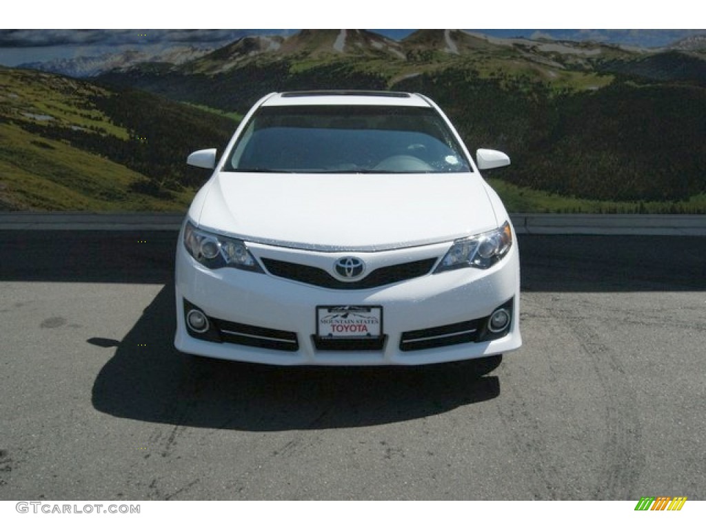 2013 Camry SE - Super White / Black/Ash photo #3