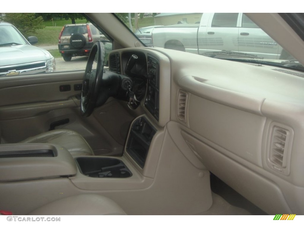 2004 Silverado 2500HD LT Crew Cab 4x4 - Sandstone Metallic / Tan photo #3