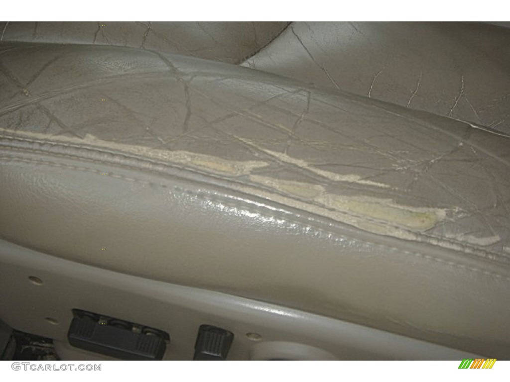 2004 Silverado 2500HD LT Crew Cab 4x4 - Sandstone Metallic / Tan photo #4