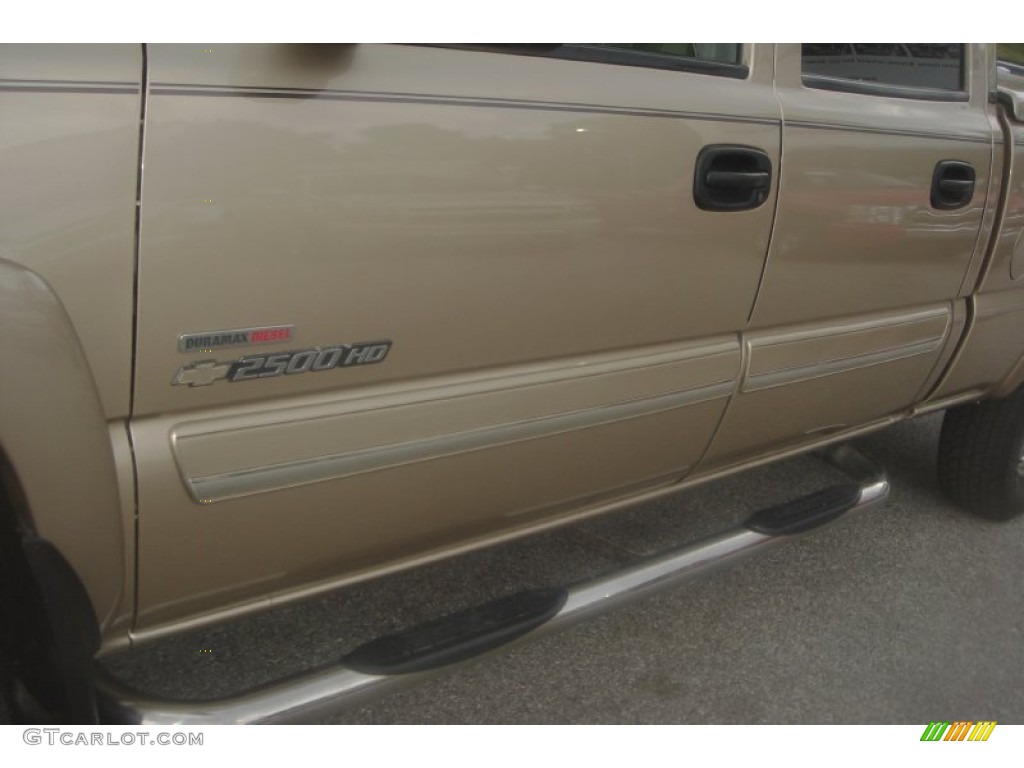 2004 Silverado 2500HD LT Crew Cab 4x4 - Sandstone Metallic / Tan photo #11