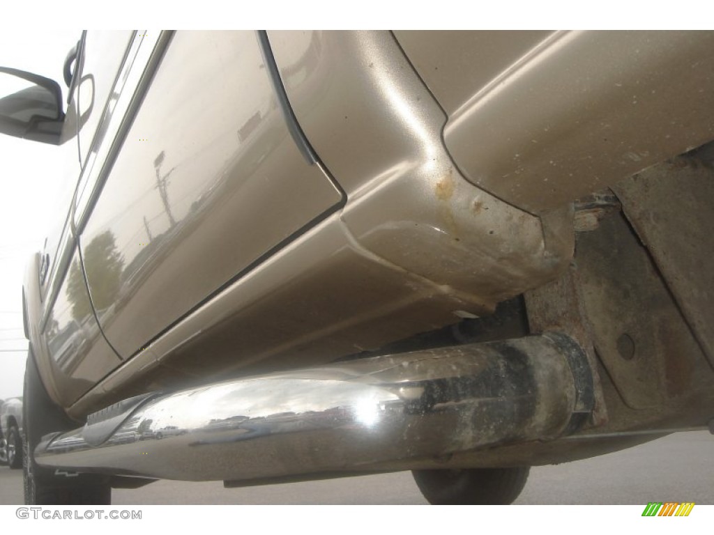 2004 Silverado 2500HD LT Crew Cab 4x4 - Sandstone Metallic / Tan photo #16