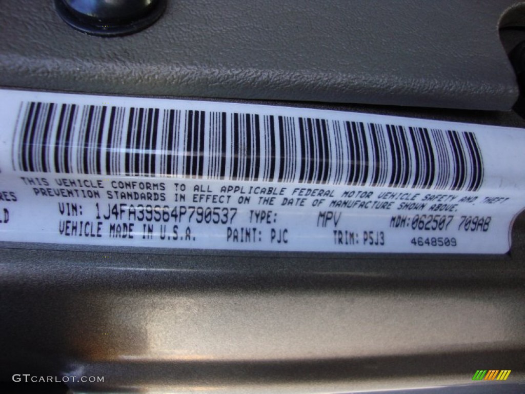 2004 Wrangler X 4x4 - Light Khaki Metallic / Khaki photo #24