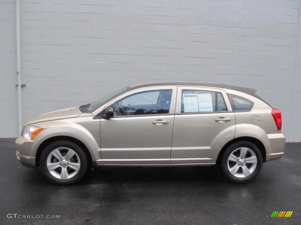 2010 Caliber SXT - Light Sandstone Metallic / Dark Slate Gray photo #2