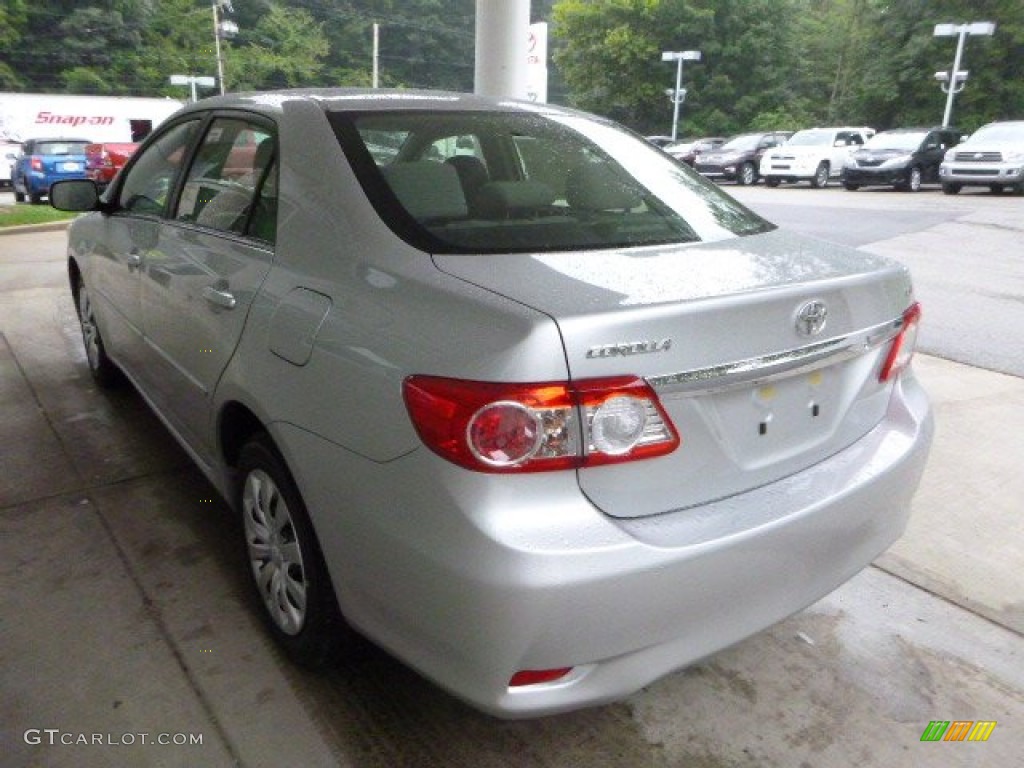 2013 Corolla LE - Classic Silver Metallic / Ash photo #5