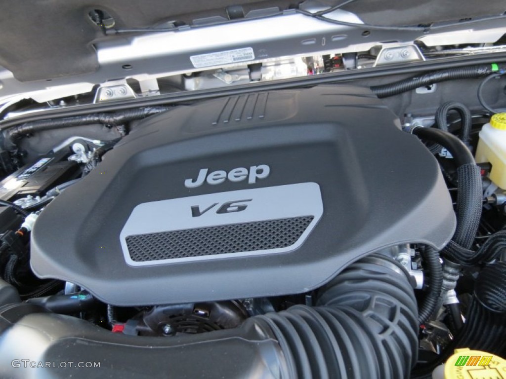 2014 Jeep Wrangler Unlimited Rubicon 4x4 3.6 Liter DOHC 24-Valve VVT V6 Engine Photo #84908581