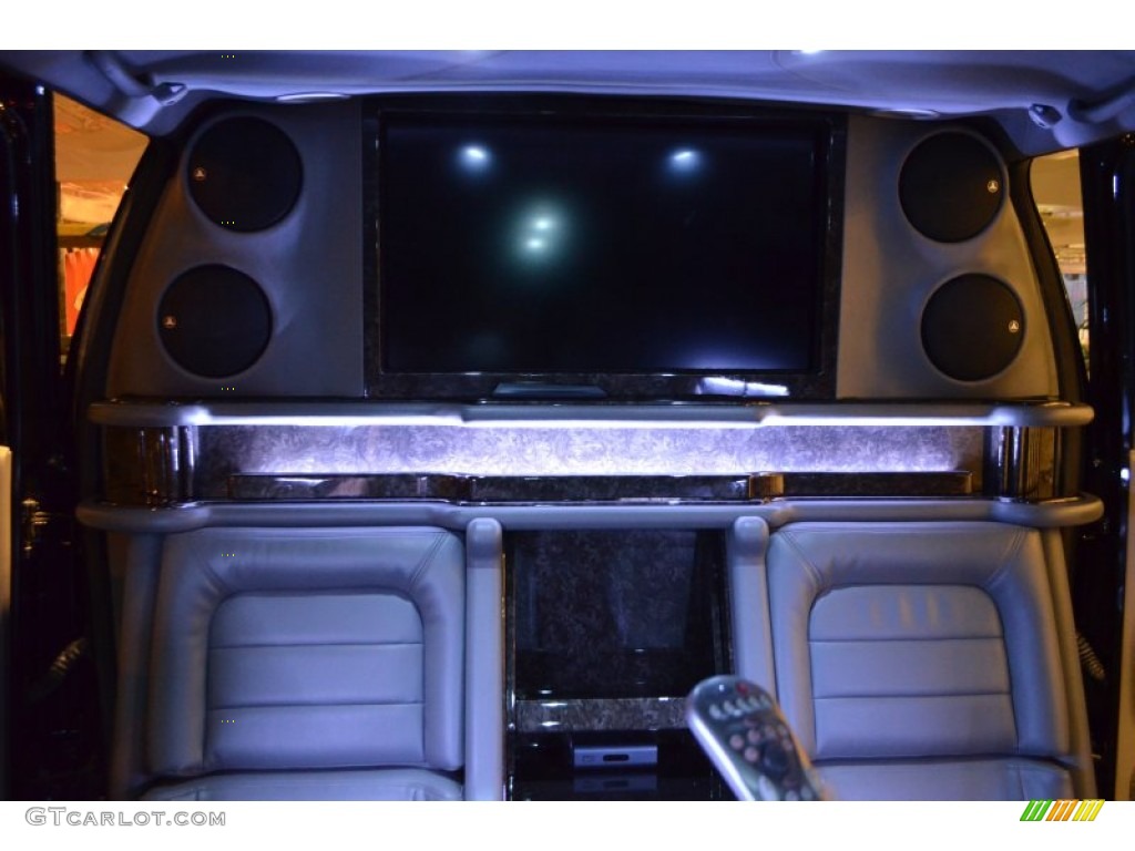 2005 Excursion XLT - Black / Medium Flint photo #16