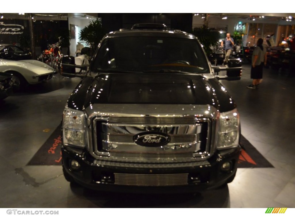 2005 Excursion XLT - Black / Medium Flint photo #20