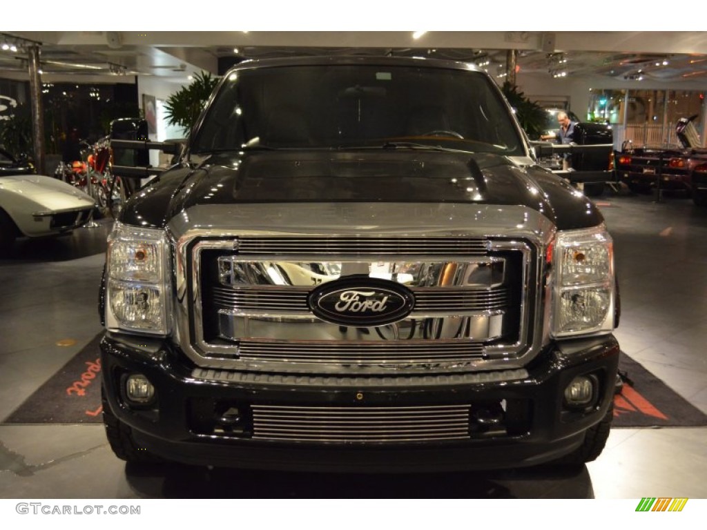 2005 Excursion XLT - Black / Medium Flint photo #21
