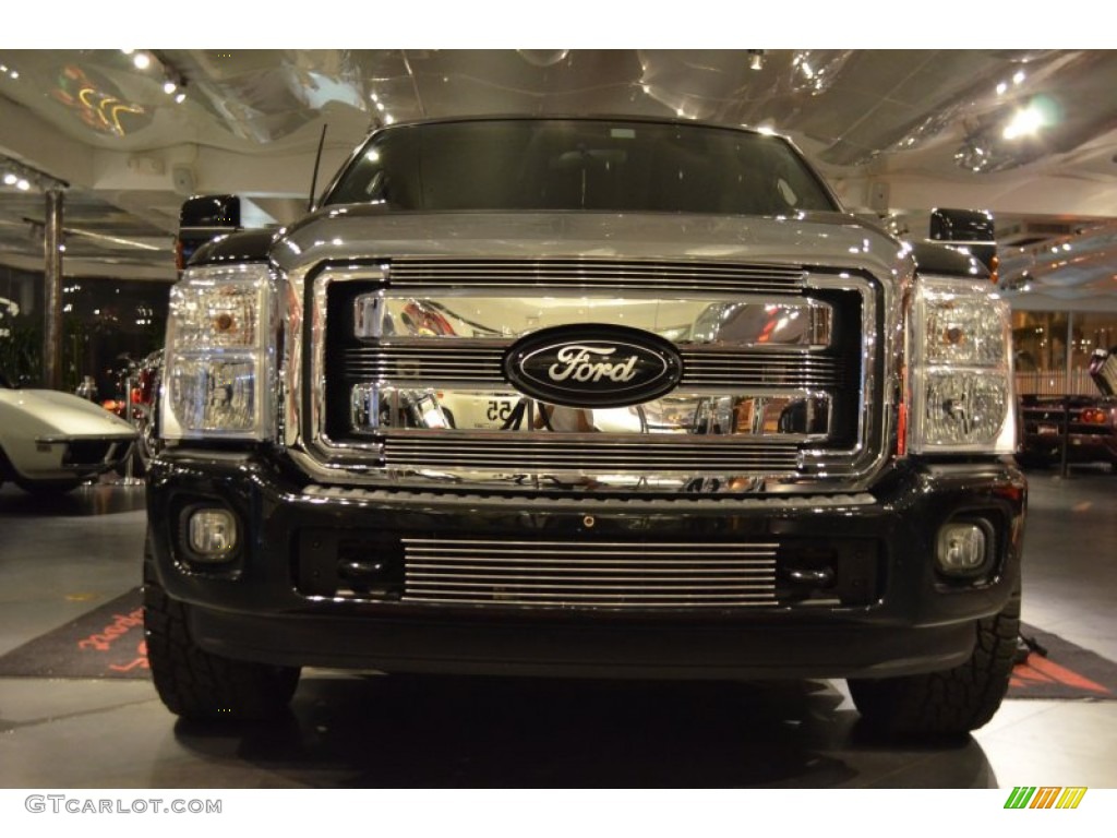 2005 Excursion XLT - Black / Medium Flint photo #23