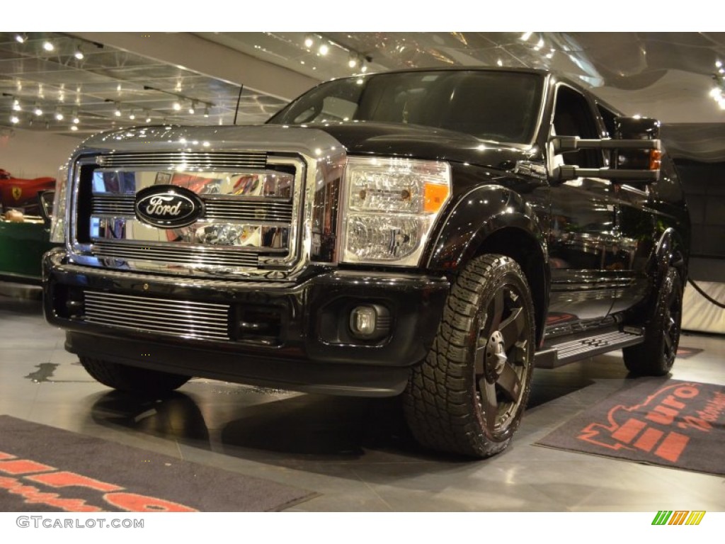 2005 Excursion XLT - Black / Medium Flint photo #24