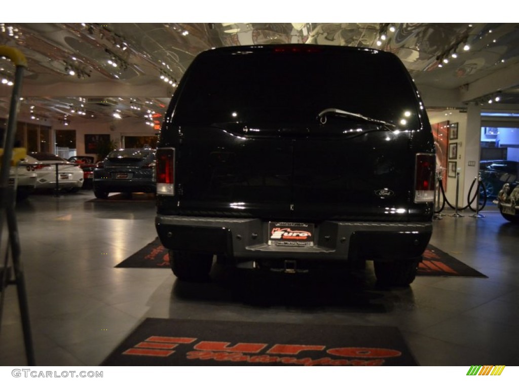 2005 Excursion XLT - Black / Medium Flint photo #33