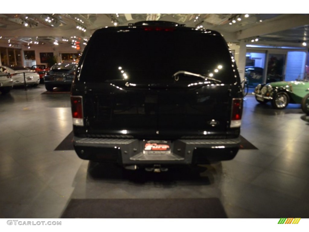 2005 Excursion XLT - Black / Medium Flint photo #37