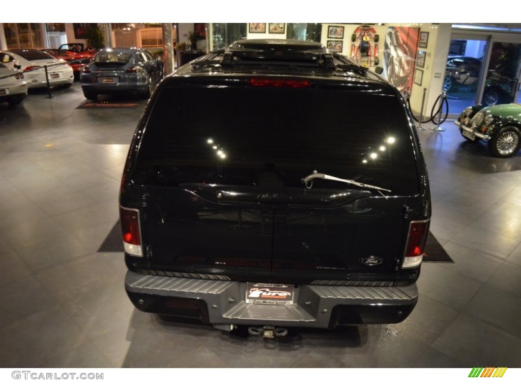 2005 Excursion XLT - Black / Medium Flint photo #39