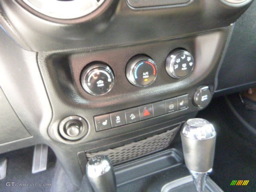 2011 Jeep Wrangler Sahara 70th Anniversary 4x4 Controls Photo #84911503