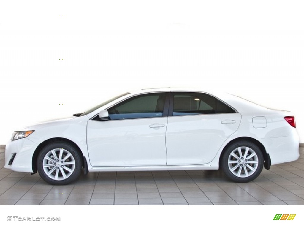 2013 Camry XLE - Super White / Ash photo #2