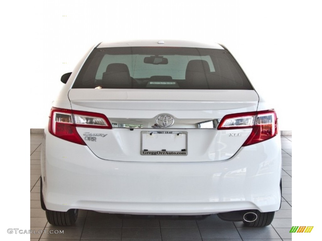 2013 Camry XLE - Super White / Ash photo #4