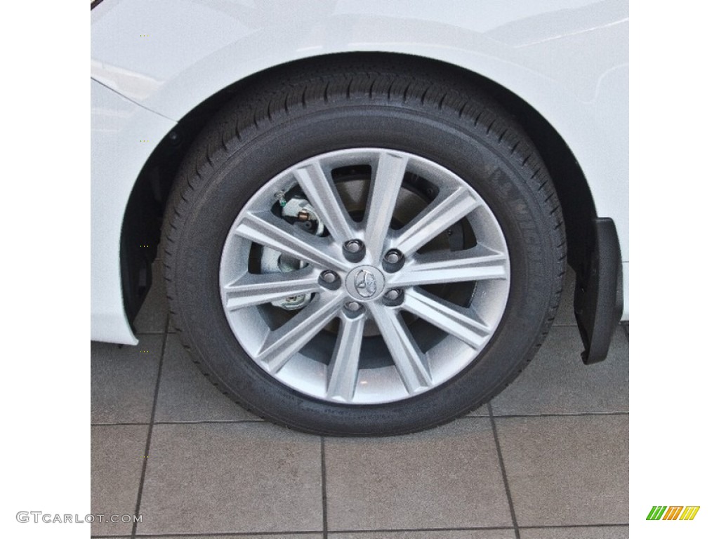 2013 Camry XLE - Super White / Ash photo #5